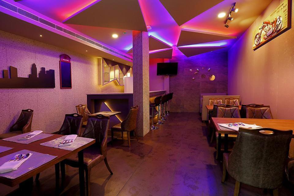 Hotel New York Square Kottayam Eksteriør billede