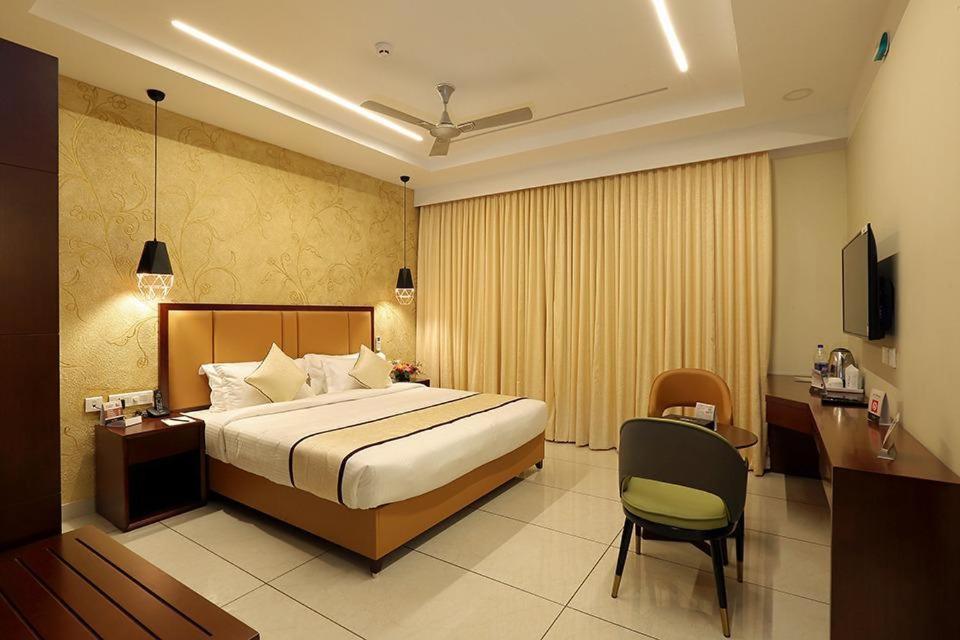 Hotel New York Square Kottayam Eksteriør billede