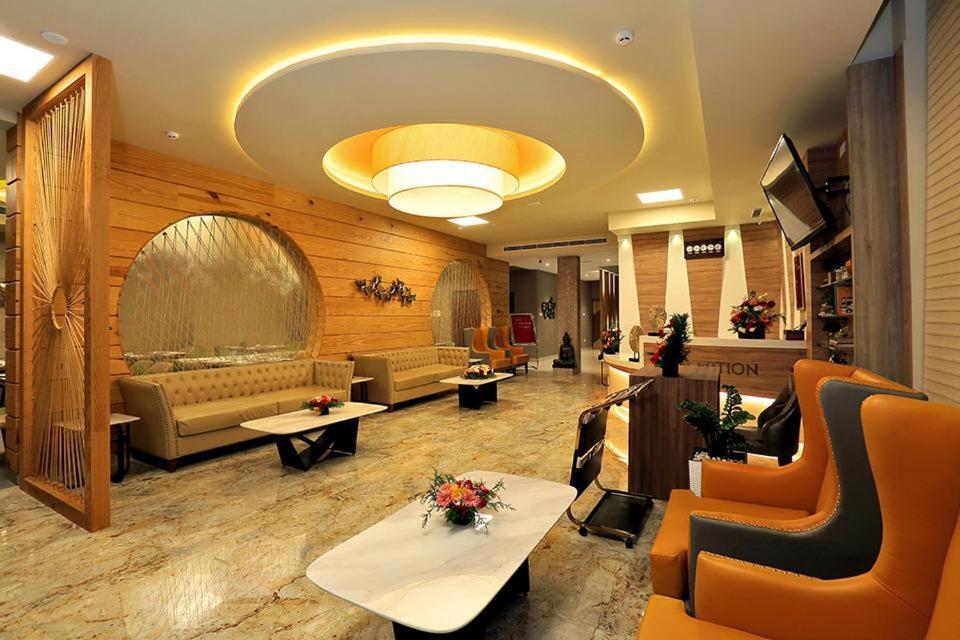 Hotel New York Square Kottayam Eksteriør billede