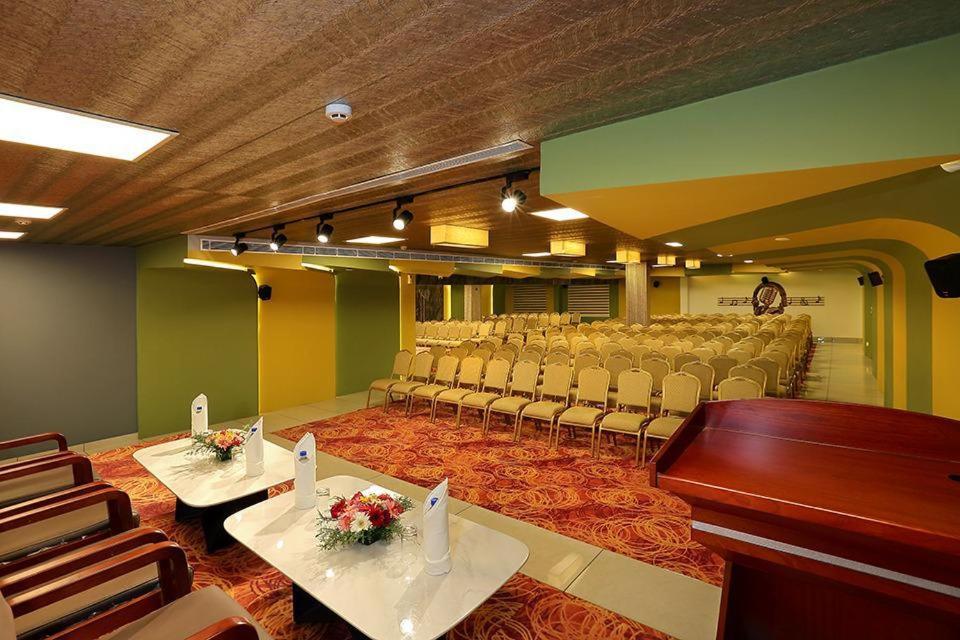 Hotel New York Square Kottayam Eksteriør billede