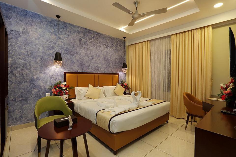 Hotel New York Square Kottayam Eksteriør billede