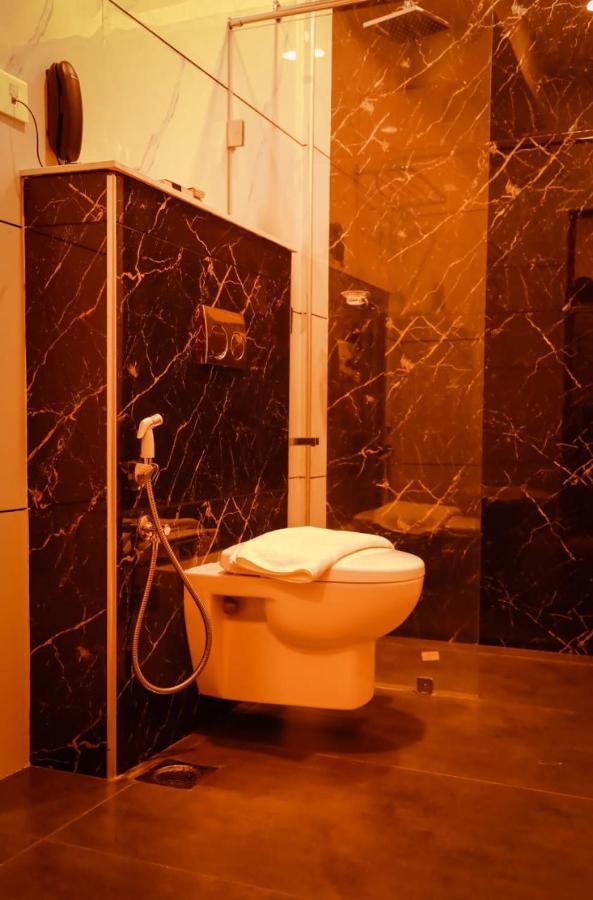 Hotel New York Square Kottayam Eksteriør billede